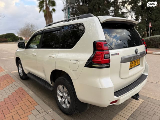 טויוטה לנד קרוזר