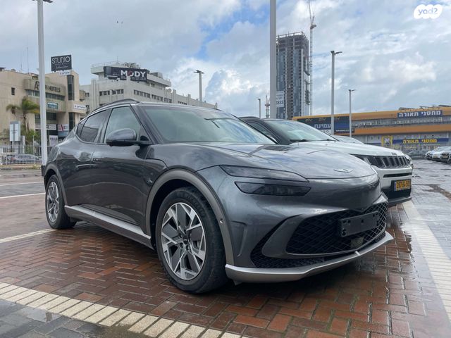 מודעת רכב ג'נסיס GV60