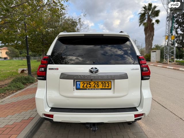 טויוטה לנד קרוזר