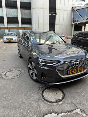 מודעת רכב אאודי E-tron