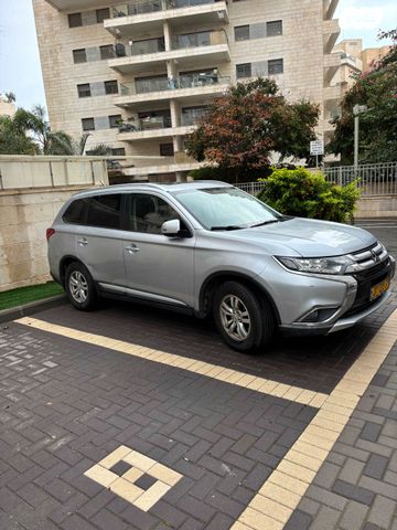 מיצובישי אאוטלנדר