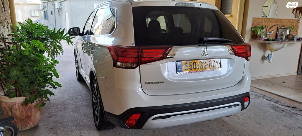 מיצובישי אאוטלנדר