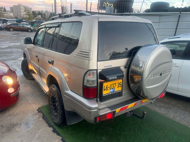 טויוטה לנד קרוזר