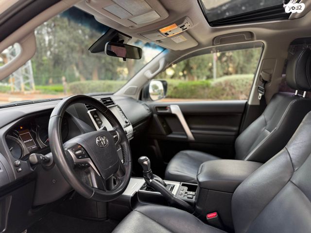 טויוטה לנד קרוזר