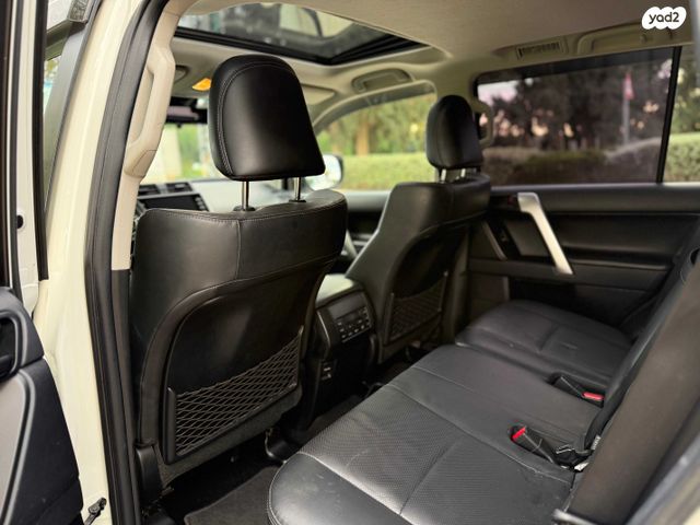 טויוטה לנד קרוזר