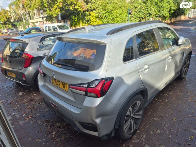 מודעת רכב מיצובישי ASX