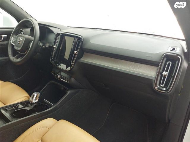 וולוו XC40