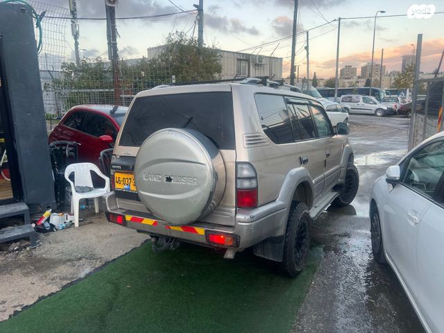 טויוטה לנד קרוזר