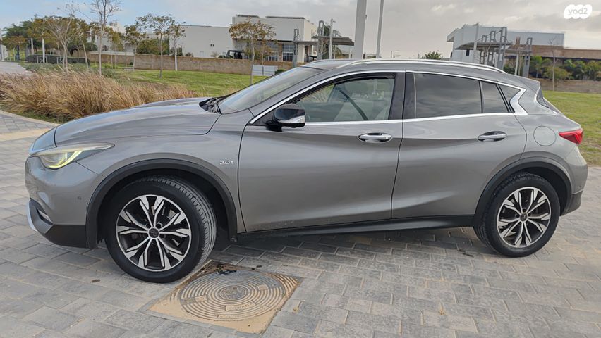 אינפיניטי QX30