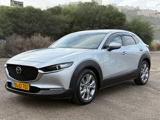 מודעת רכב מאזדה CX-30