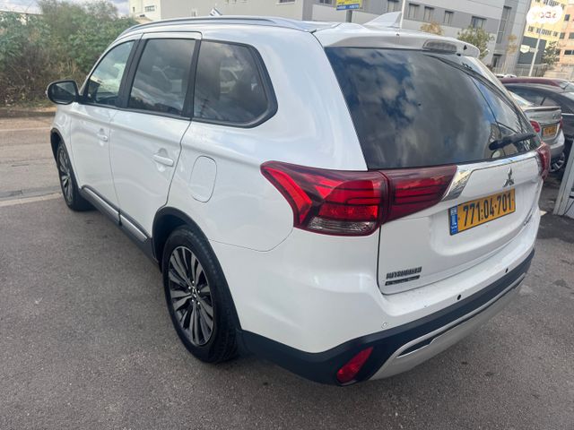 מיצובישי אאוטלנדר