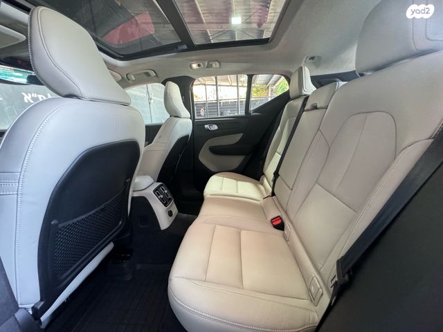 וולוו XC40