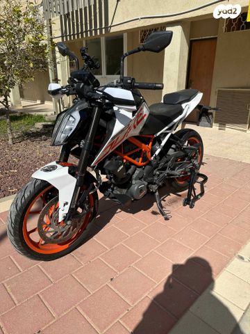 KTM Naked Duke 390