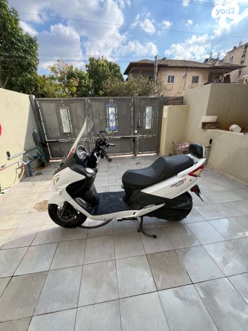 מודעת רכב סאן יאנג ג'וי רייד 200