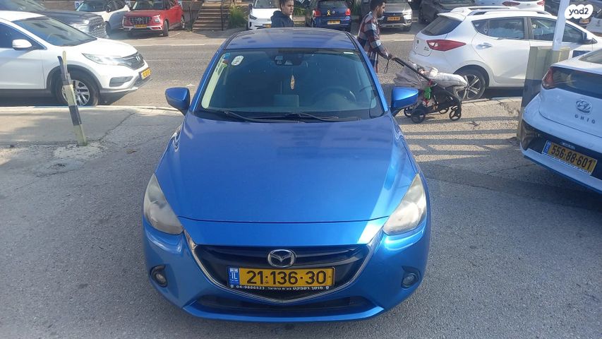 מודעת רכב מאזדה 2
