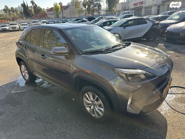 מודעת רכב טויוטה יאריס קרוס