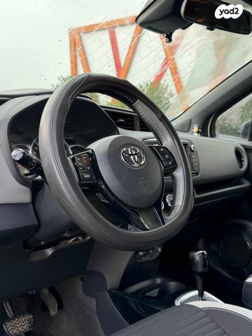 טויוטה יאריס