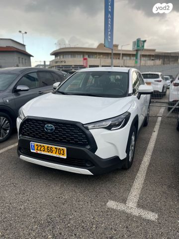מודעת רכב טויוטה קורולה קרוס