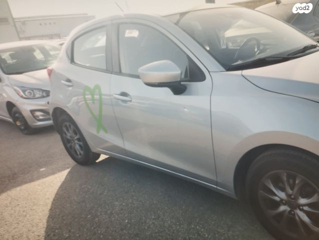 מודעת רכב מאזדה 2