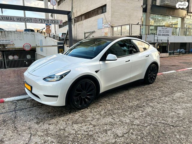 מודעת רכב טסלה מודל Y