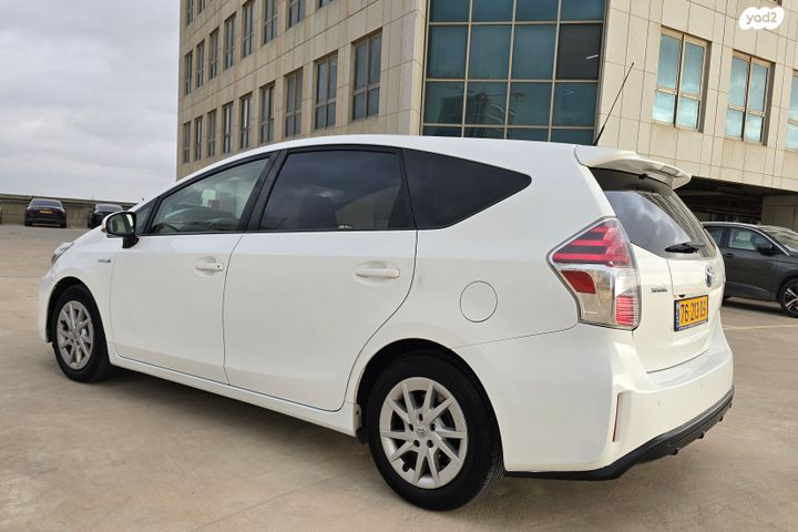 טויוטה פריוס פלוס