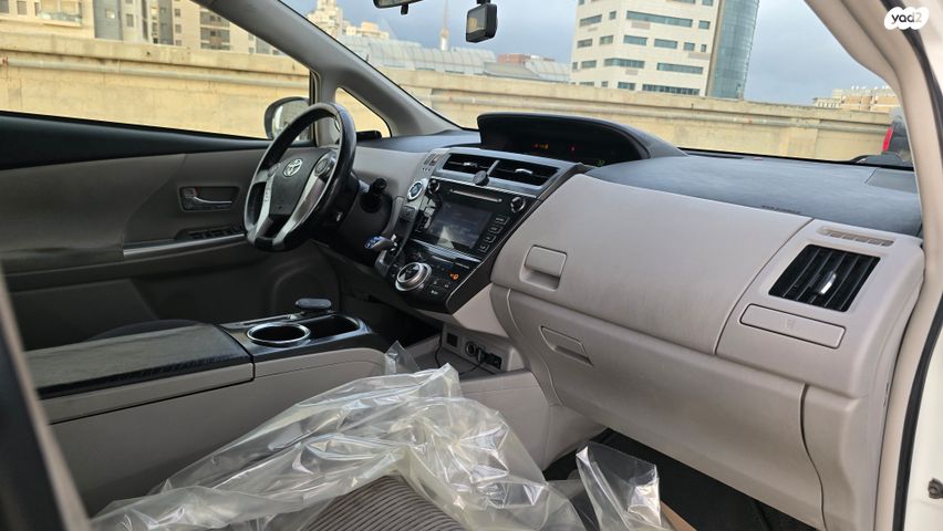 טויוטה פריוס פלוס