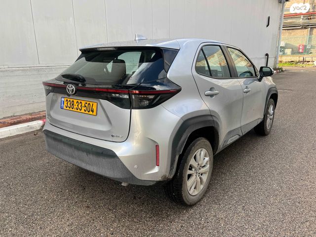 טויוטה יאריס קרוס