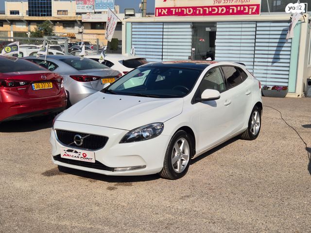 וולוו V40