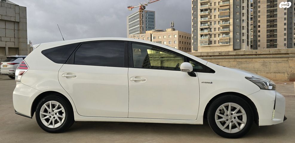 טויוטה פריוס פלוס