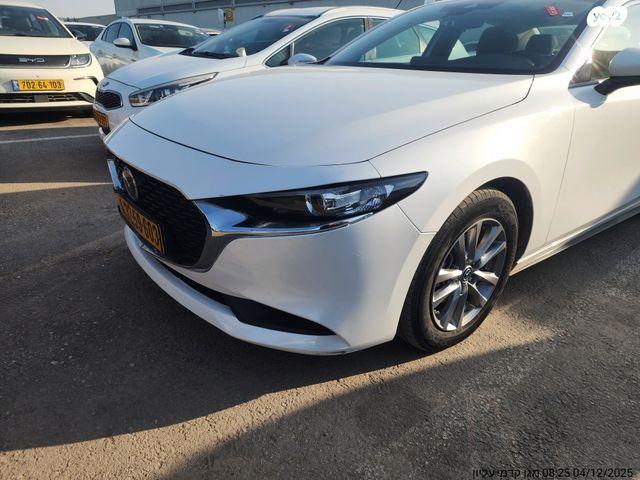 מודעת רכב מאזדה 3