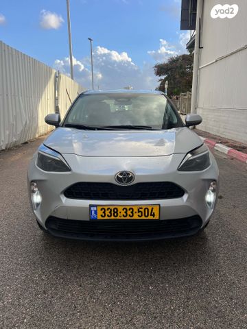 מודעת רכב טויוטה יאריס קרוס