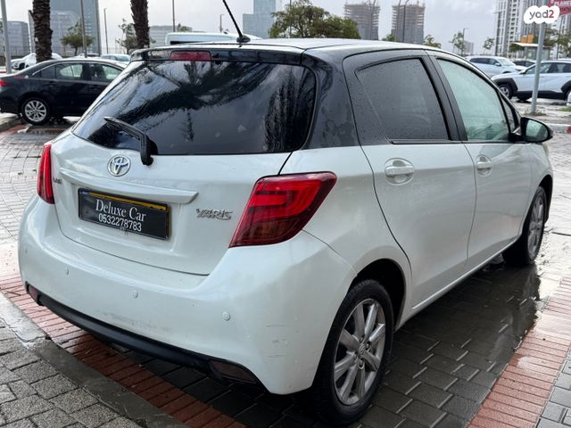 טויוטה יאריס