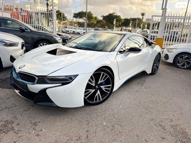 ב מ וו i8