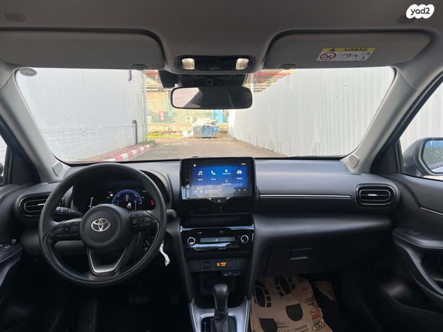 טויוטה יאריס קרוס