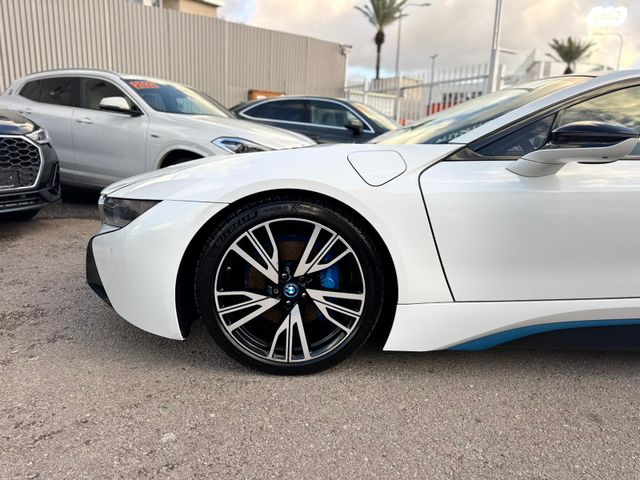 ב מ וו i8