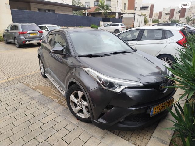 מודעת רכב טויוטה C-HR