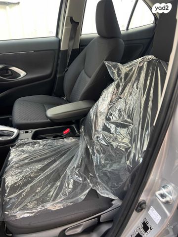 טויוטה יאריס קרוס