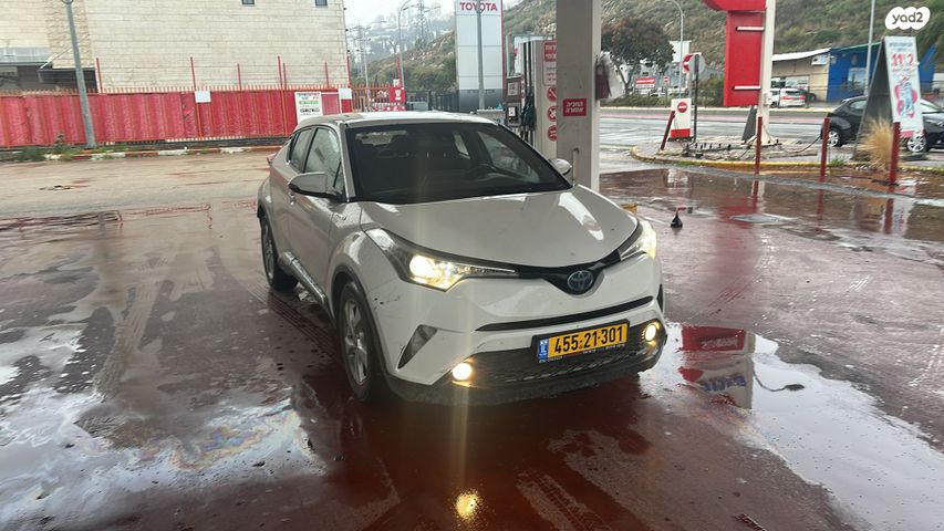 מודעת רכב טויוטה C-HR