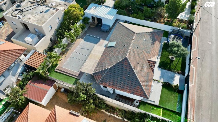 דורשי ציון 8