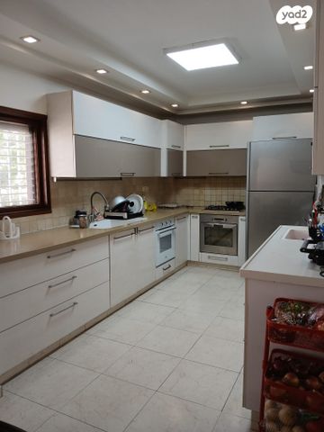 דופלקס, הבעש"ט 3, ג' / מרכז מזרח העיר, רחובות