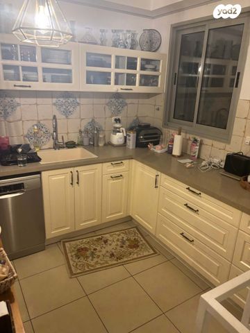 דירה, שדרות מקס ואמפרו שיין 10, רחובות החדשה, רחובות