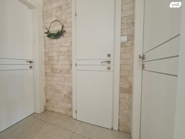 דירה, הקרן 31, כלי שיר, מעלה אדומים