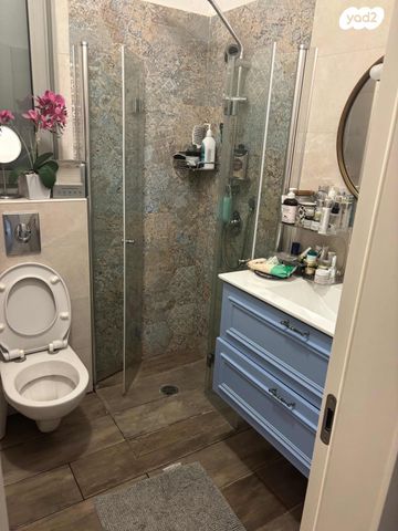 דירה, שדרות מקס ואמפרו שיין 10, רחובות החדשה, רחובות