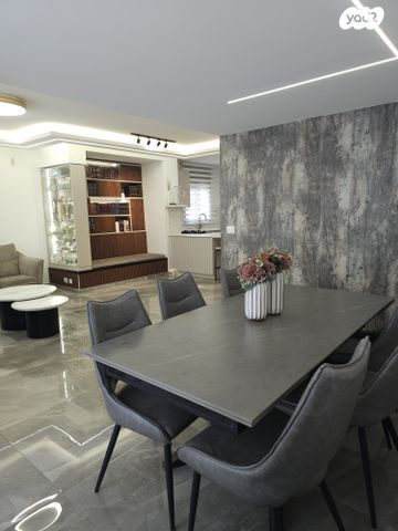 טריפלקס, לאה אמנו 3, אחיסמך, לוד