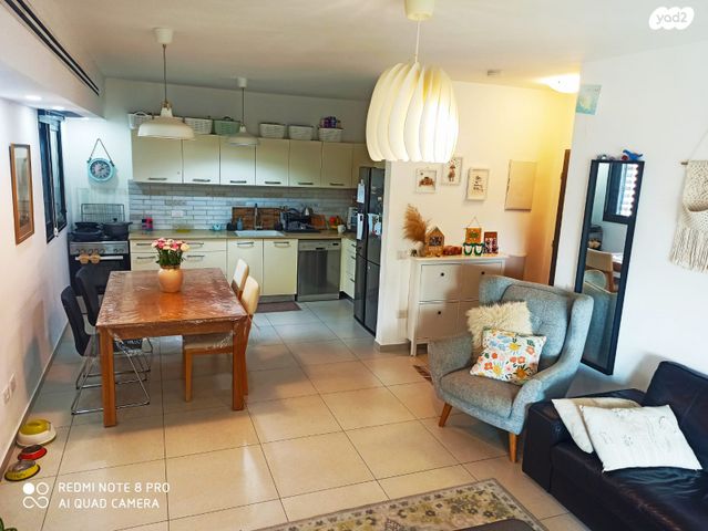 דירת גן, ברקת 15, אבני חן, חריש