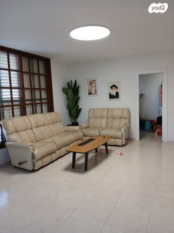 דופלקס, הבעש"ט 3, ג' / מרכז מזרח העיר, רחובות