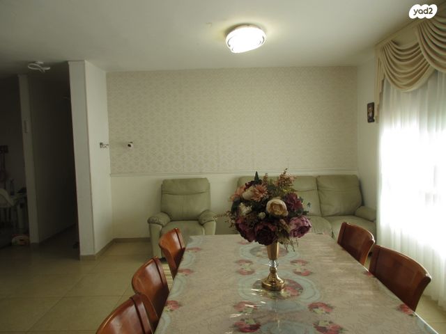 אהבת ישראל 42