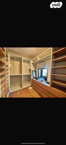 דירה, ליאונרדו דה וינצ'י 12, גני שרונה, קרית הממשלה, תל אביב יפו