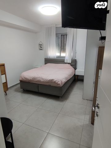 דירה, דוכיפת 12, סנסן, צור הדסה