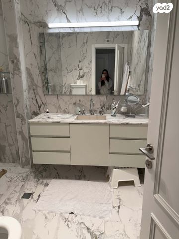 דירה, ליאונרדו דה וינצ'י 12, גני שרונה, קרית הממשלה, תל אביב יפו